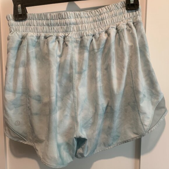 Lululemon Hotty Hot high-rise 4" short (size 6) - Picture 3 of 3